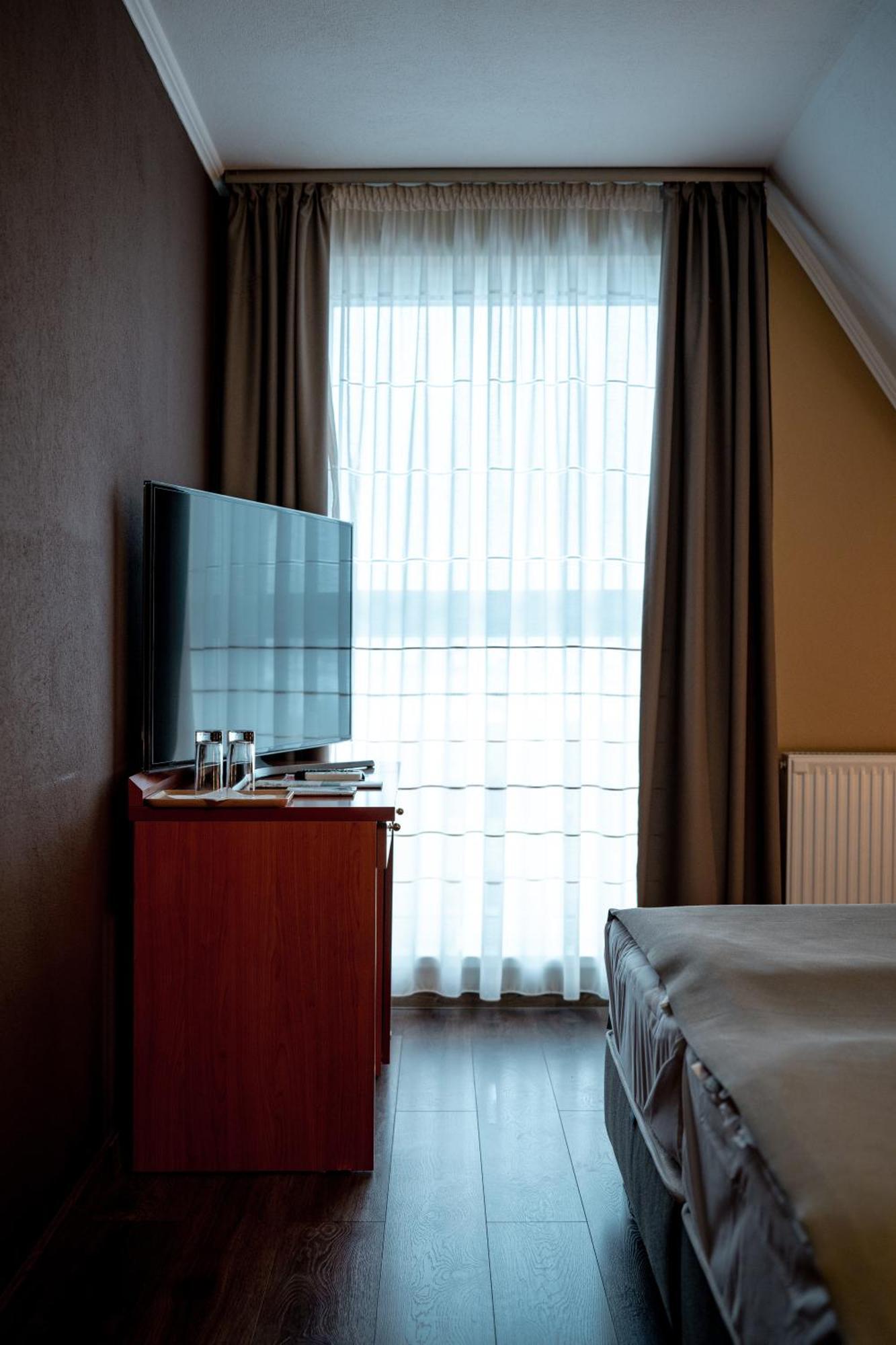 Areo Hotel & Restaurant Bradesti Zewnętrze zdjęcie