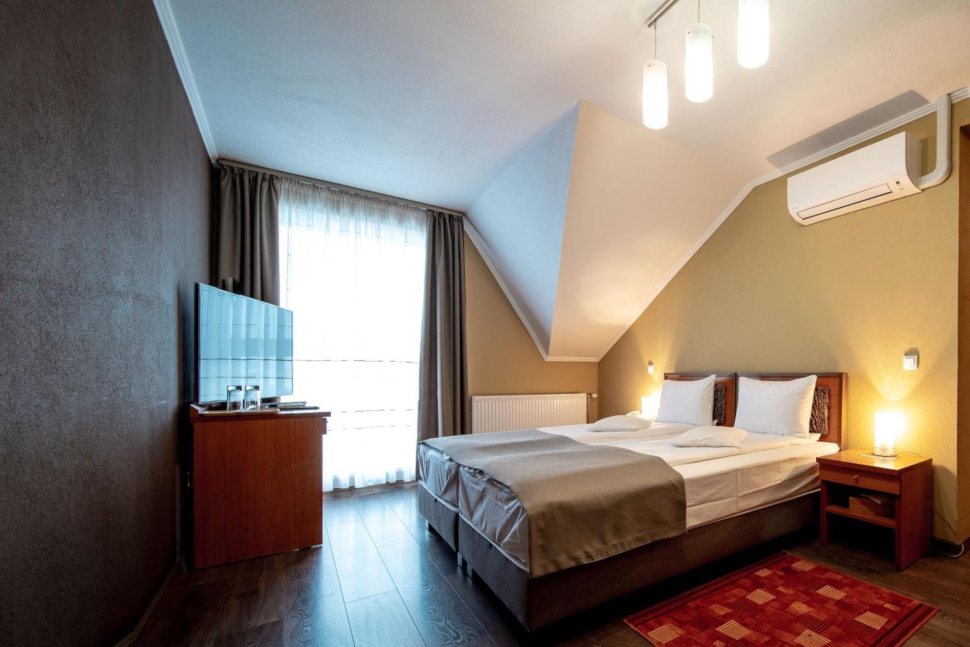 Areo Hotel & Restaurant Bradesti Zewnętrze zdjęcie